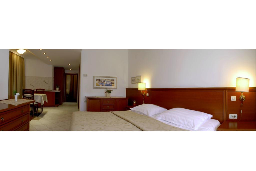 Triple Room,1087902385:JPEG